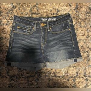 Levi denizen low rise midi shorts size 5/27